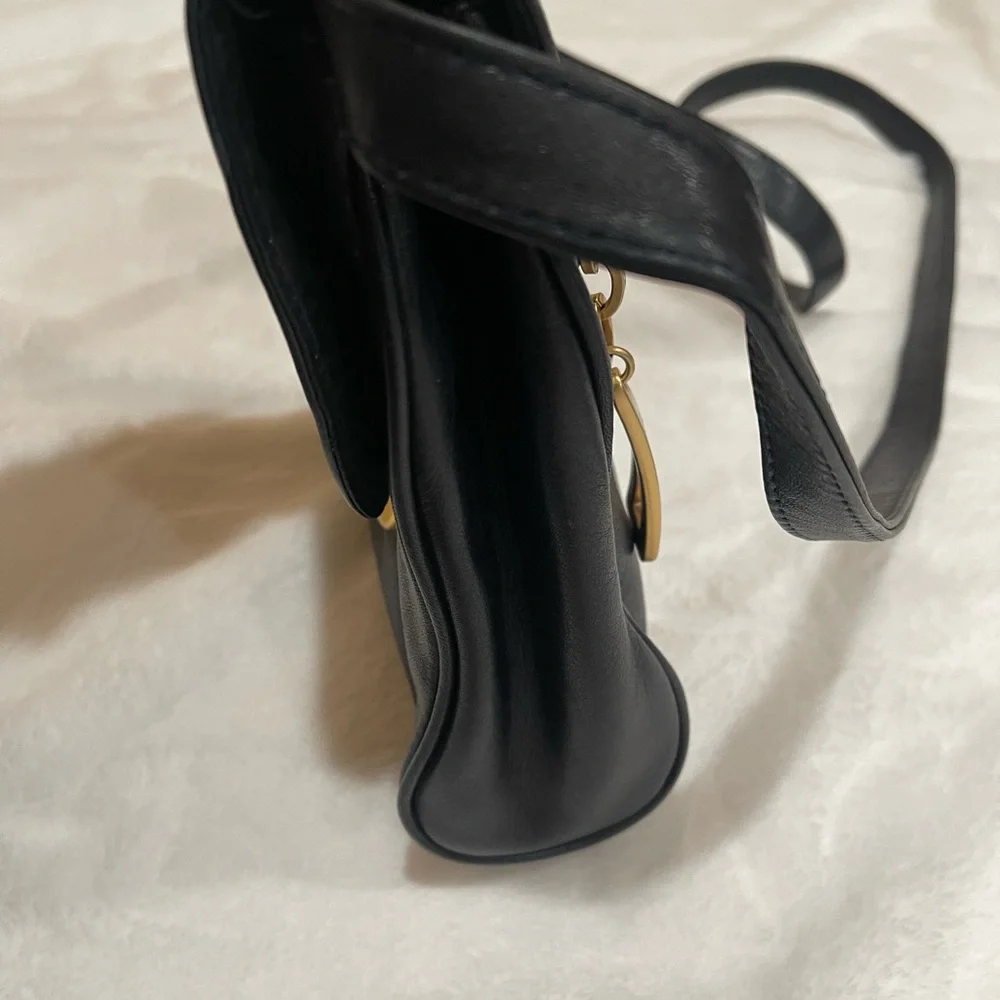 Vintage America Black Crossbody Bag - Picture 3 of 14